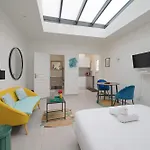 Chic & Cozy Studio In The Heart Of Batignolles - Rue Brochant Paris