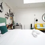 Chic & Cozy Studio In The Heart Of Batignolles - Rue Brochant Paris